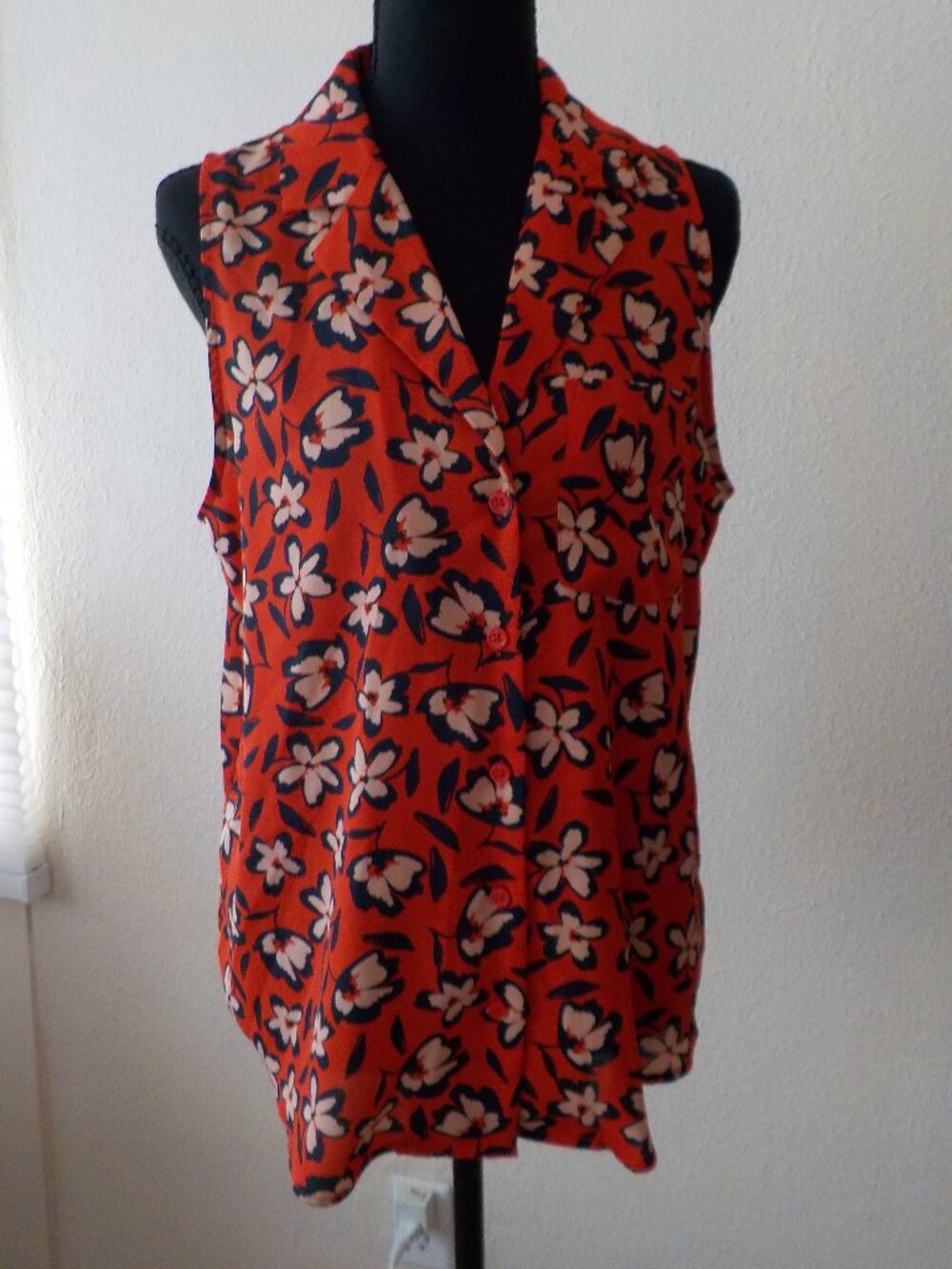 Who What Wear Blouse - Medium -Pink Black Red Flower Button Up Sleeveless (2591)